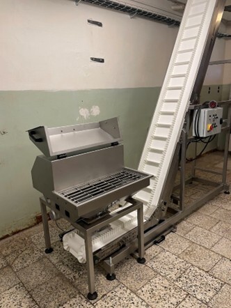 Dopravník na strouhanku s dávkovačem ARTOS